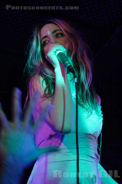 QUEEN ADREENA - 2005-06-03 - PARIS - Batofar - Katie Jane Garside